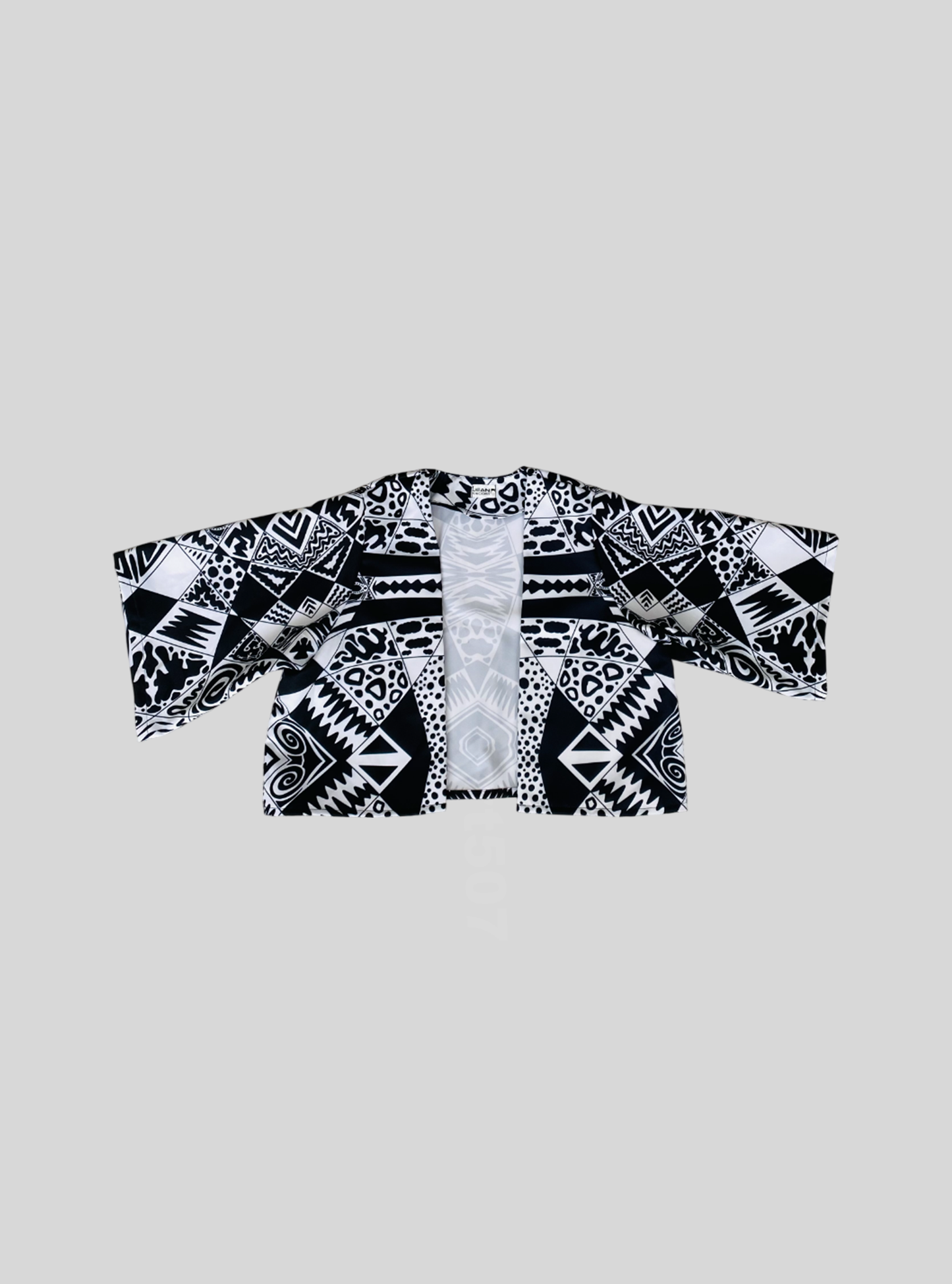 Crop top Saberes Ancestrales Blanco y Negro