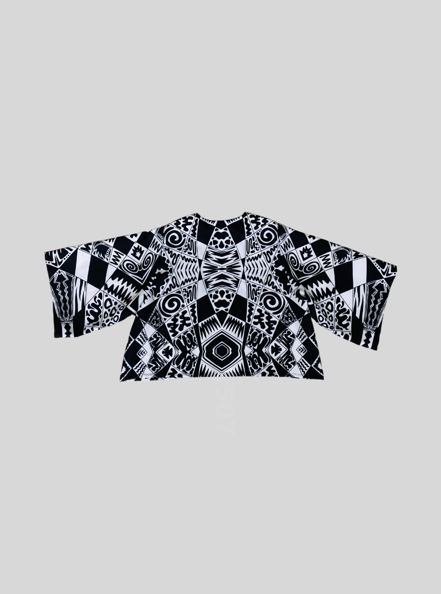 Crop top Saberes Ancestrales Blanco y Negro