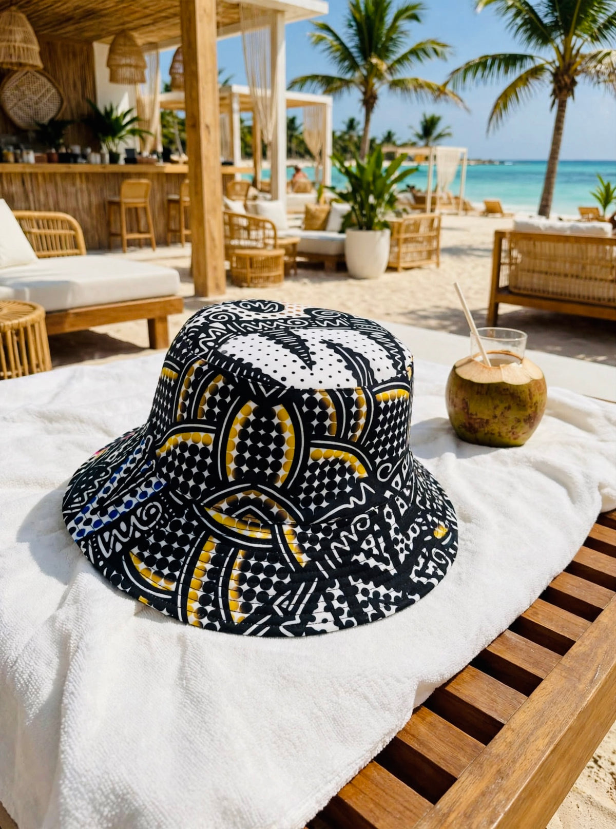 Bucket Hat Trazos Dorados