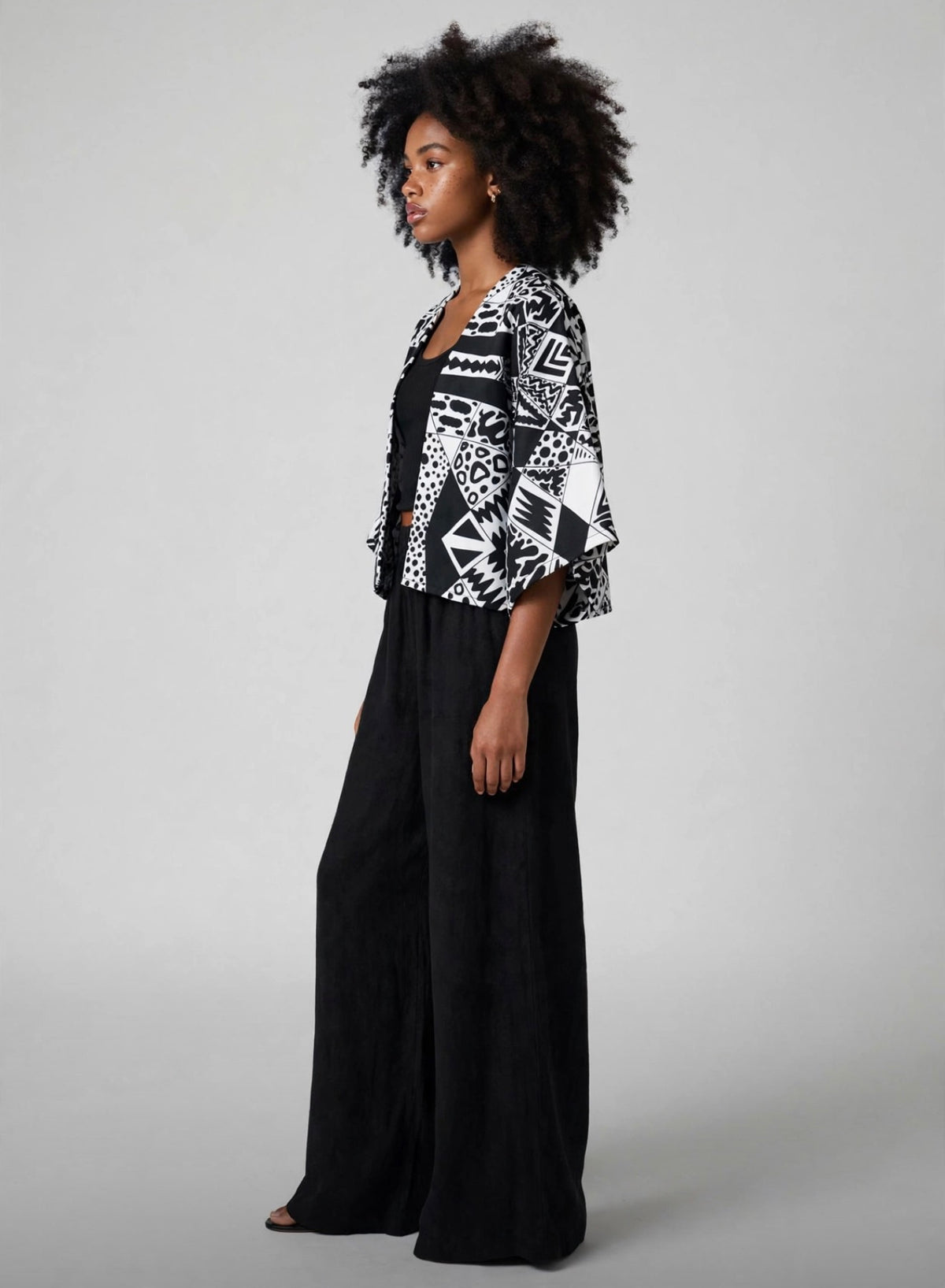 Crop top Saberes Ancestrales Blanco y Negro
